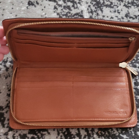 Michael Kors Handbag & Matching wallet - Picture 8 of 8